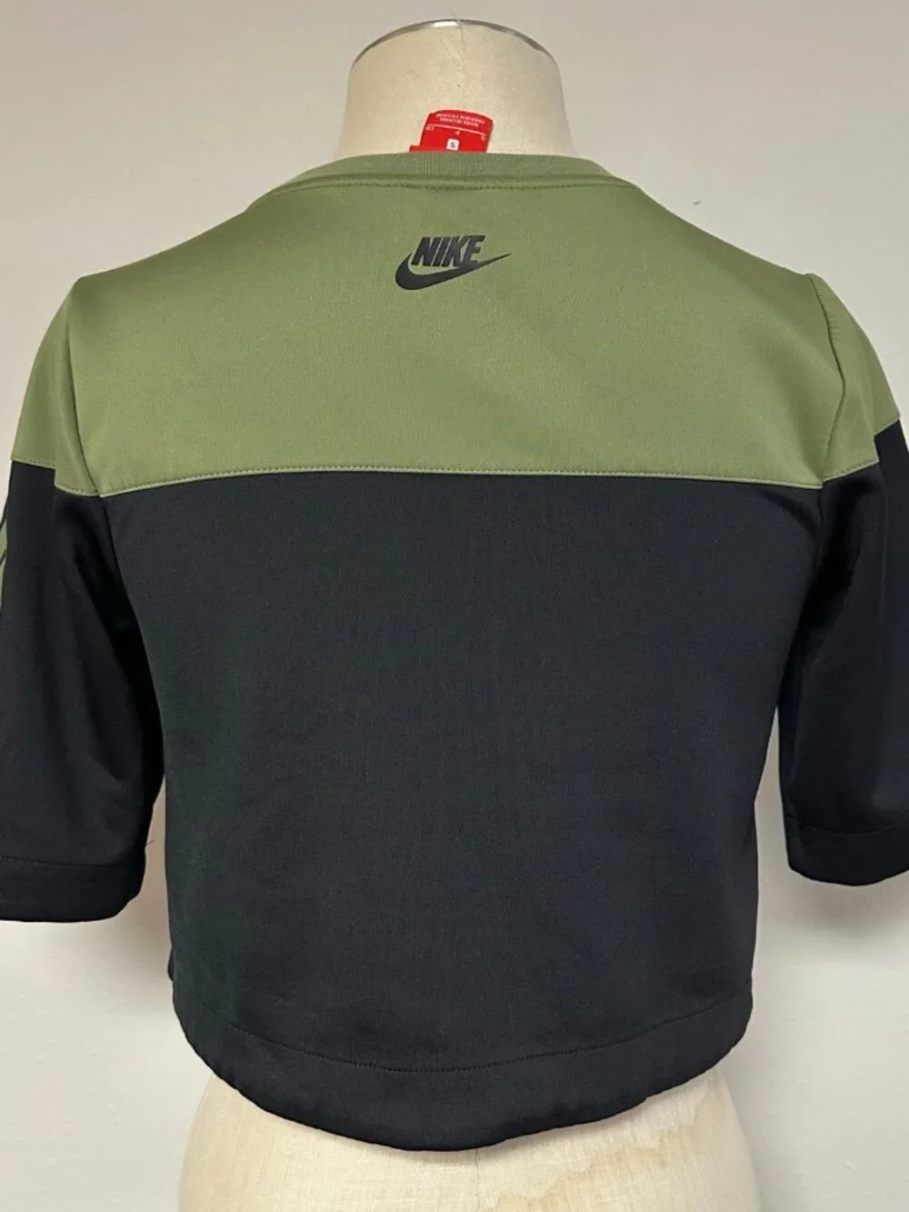 Nike Crop Top - Picture 3 of 9